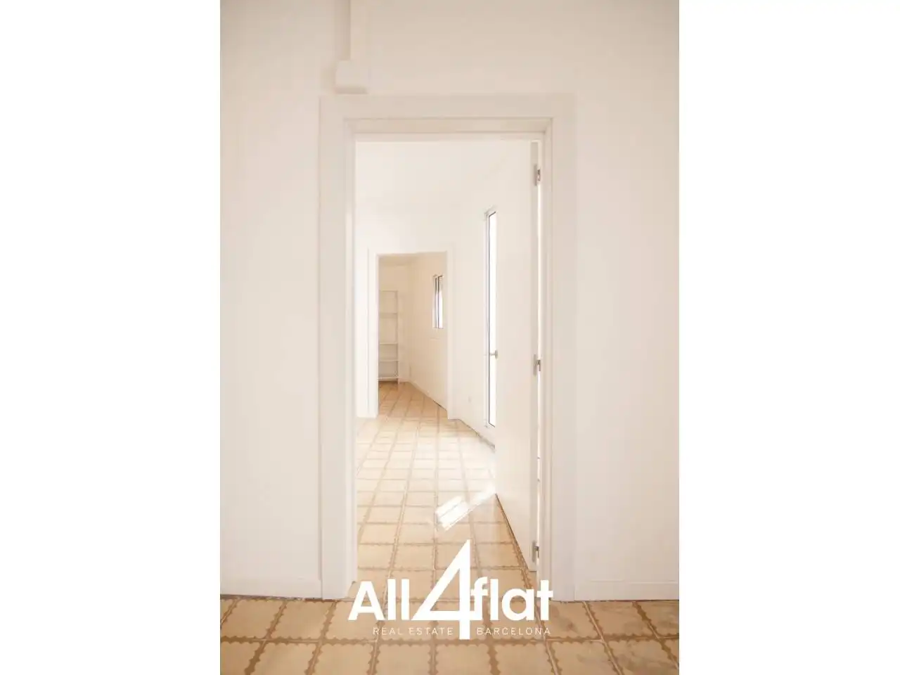 Flat for sale in Barcelona  with Air Conditioner