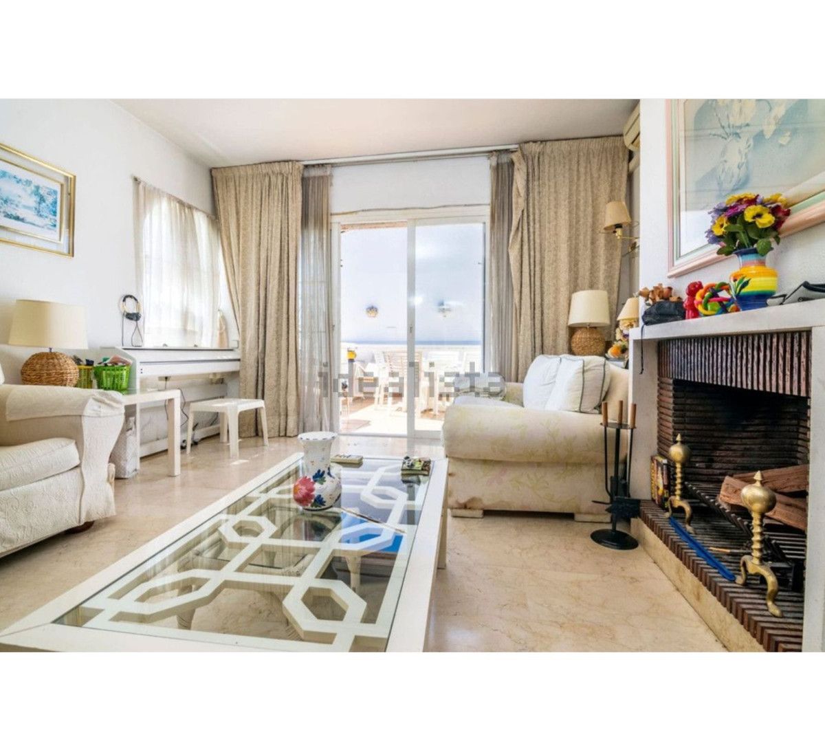 Living room of Flat for sale in Estepona  with Air Conditioner, Terrace and Community pool