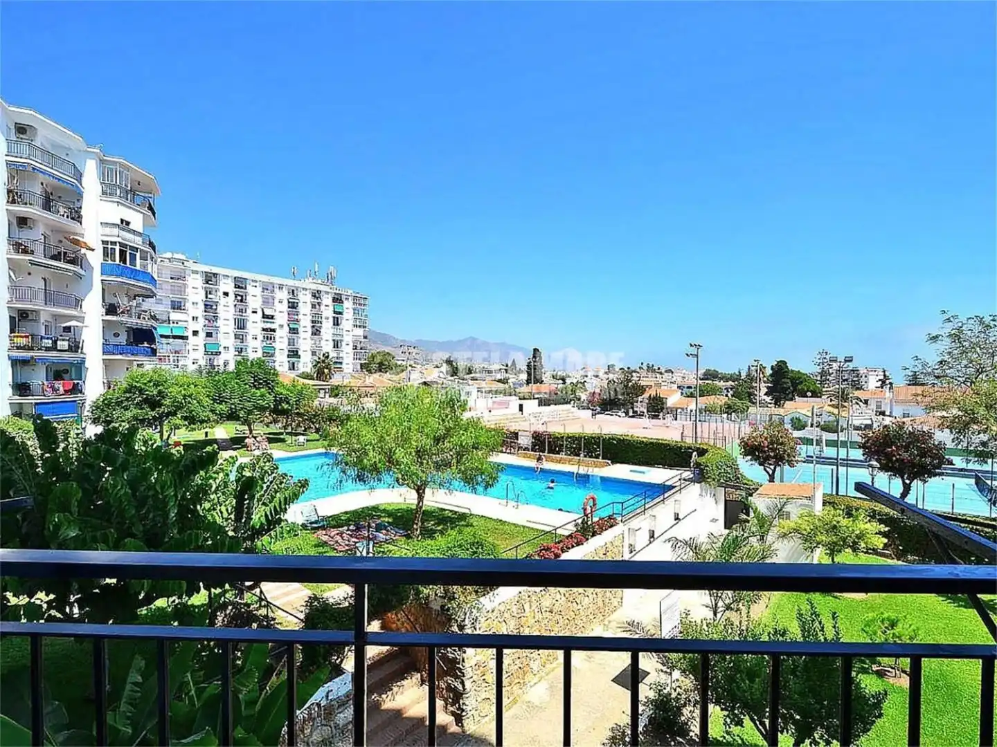 Vista exterior de Pis de lloguer en Nerja amb Terrassa i Balcó