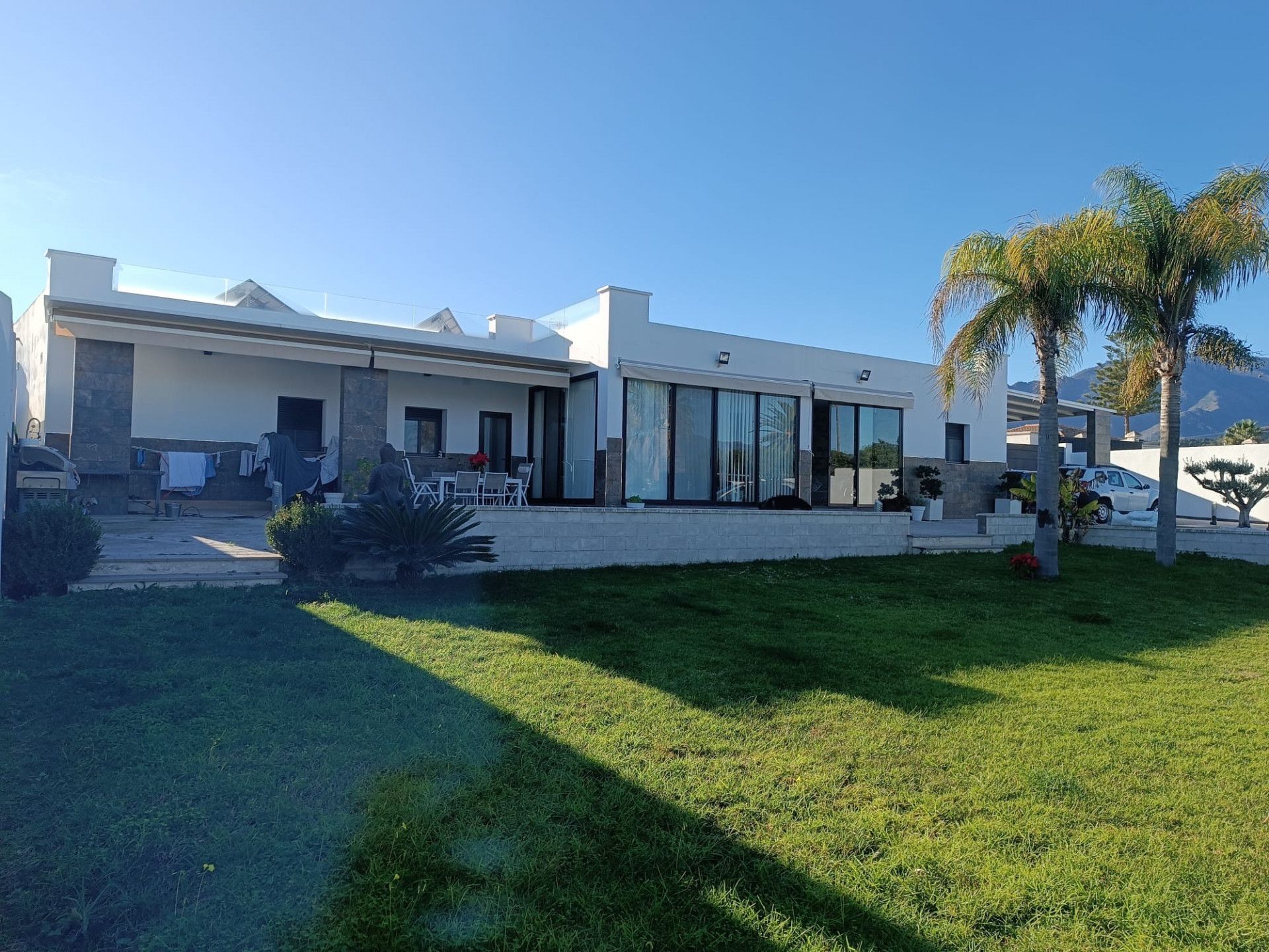 Vista exterior de Finca rústica en venda en Estepona amb Aire condicionat, Calefacció i Jardí privat