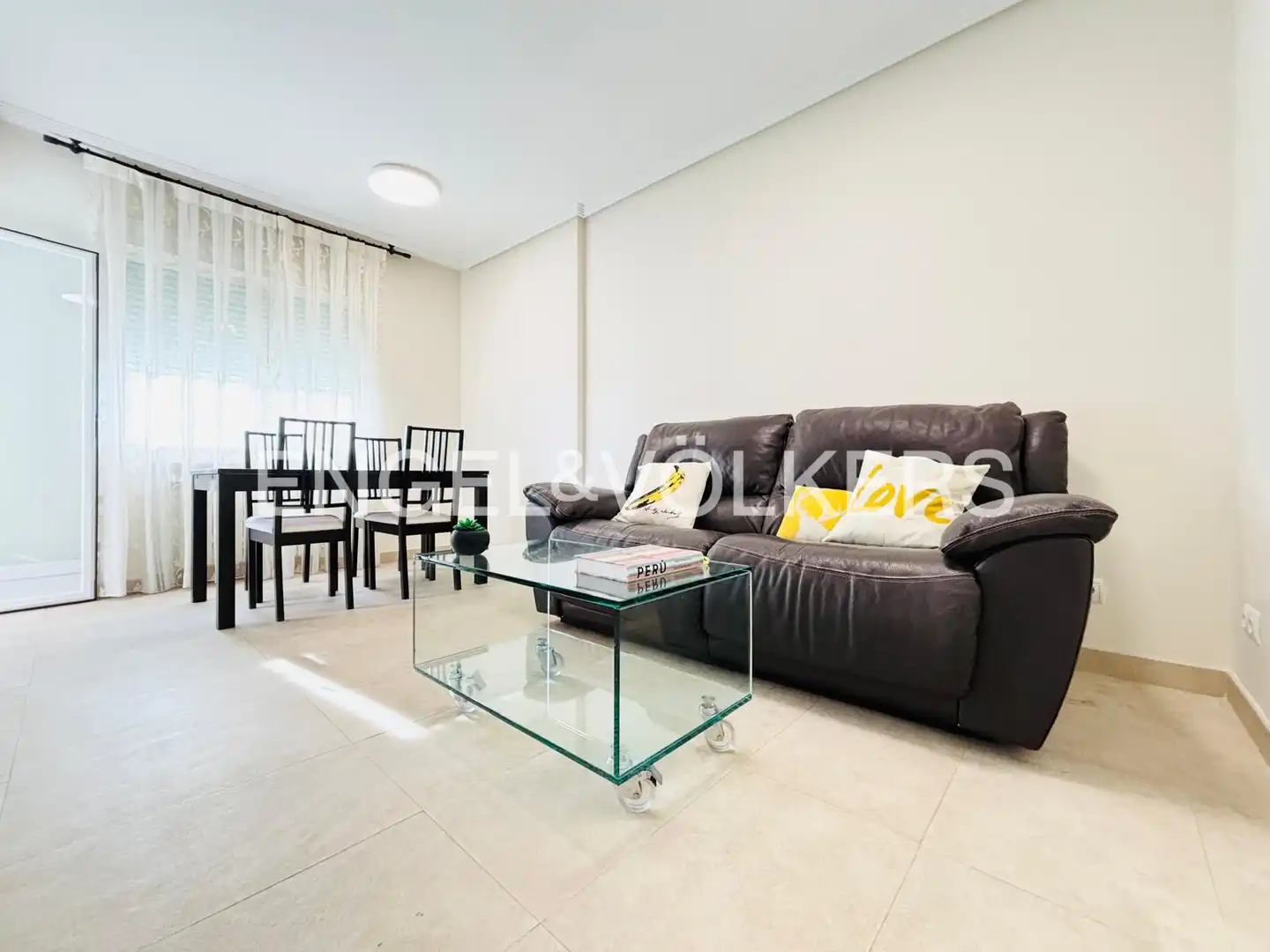 Sala de estar de Piso de alquiler en Madrid con Aire acondicionado, Calefacción y Terraza