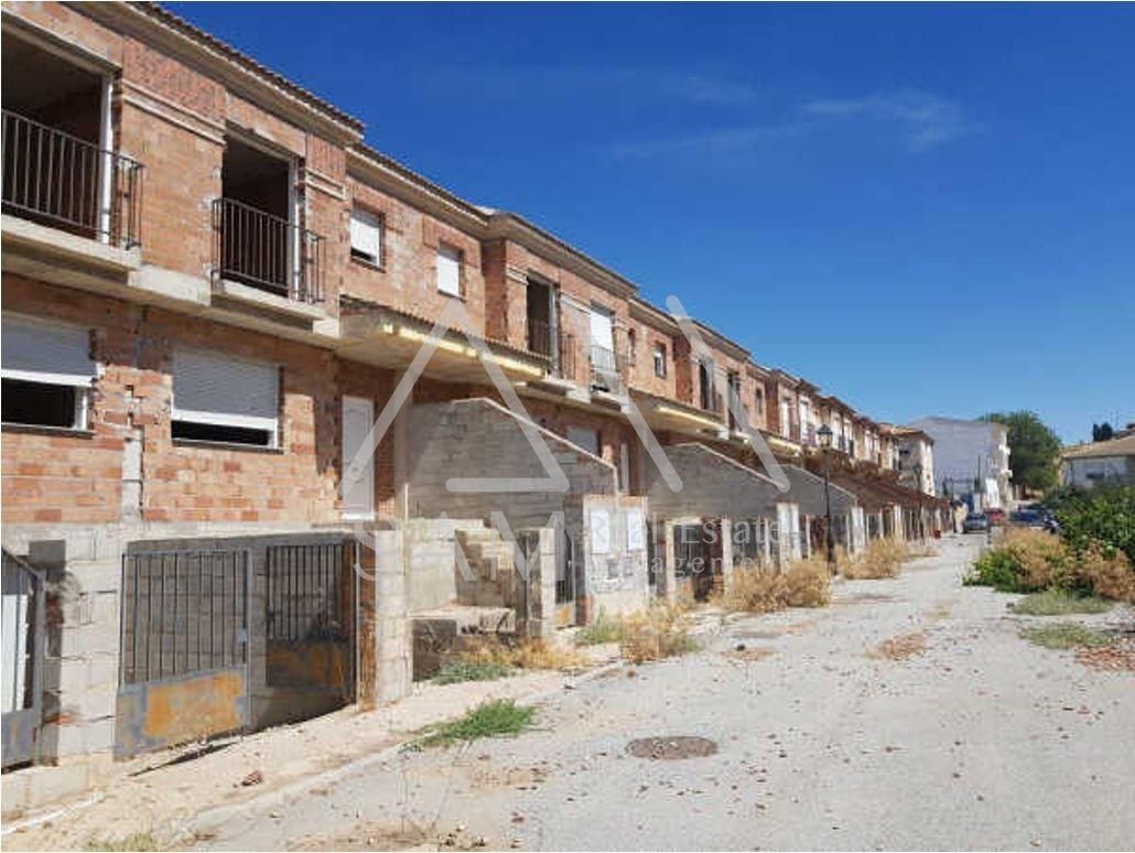 Vista exterior de Casa adosada en venda en Corbera de Llobregat amb Balcó