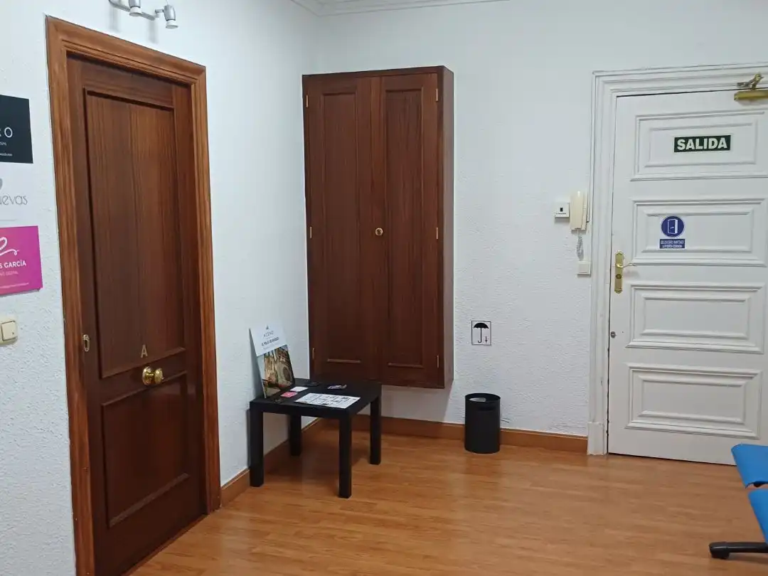Schlafzimmer von Büro zur Miete in Burgos mit Heizung, Internet und Alarm