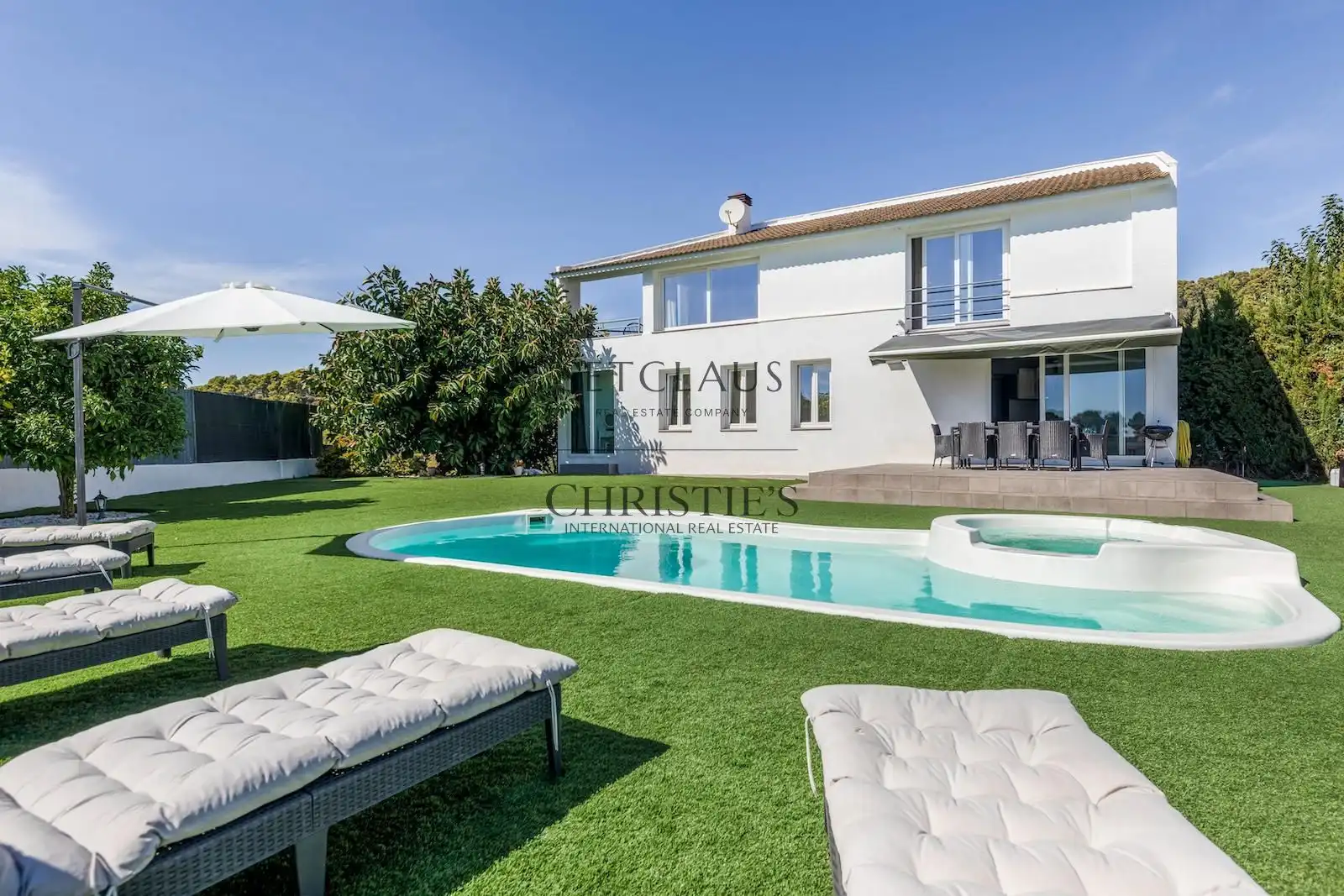 Villa con terrazza in vendita a Santa Susanna