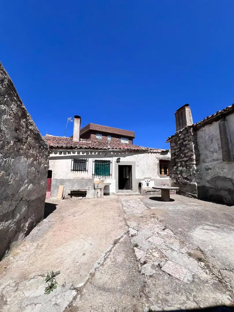 Exterior view of Houses for sale in Santa María del Cubillo  with Private garden