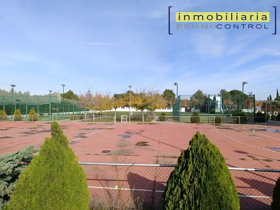 Chalet con terraza en venta en Calle Río Aragón 4, imagen 26
