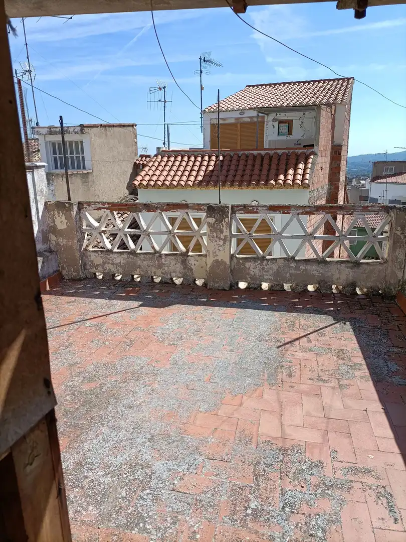 Außenansicht von Haus oder Chalet zum Verkauf in Segorbe mit Terrasse und Balkon