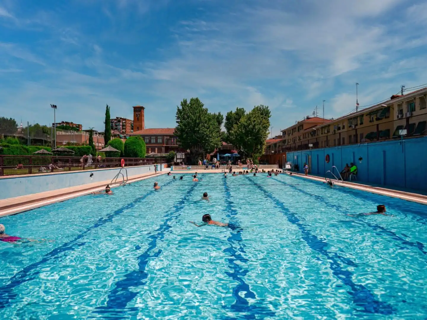 Swimming pool of Flat for sale in Carabanchel