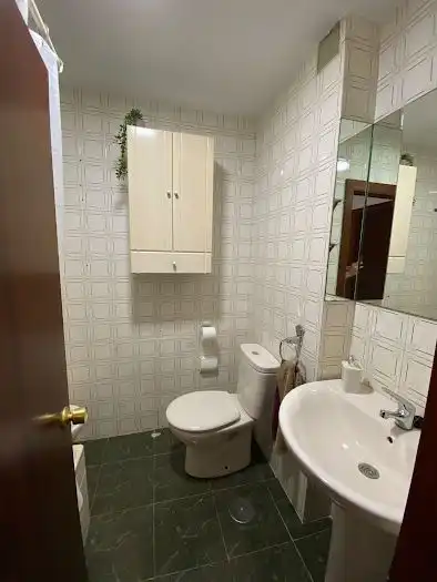 Bathroom of Flat for rent in Gijón   with Heating, Parquet flooring and Furnished