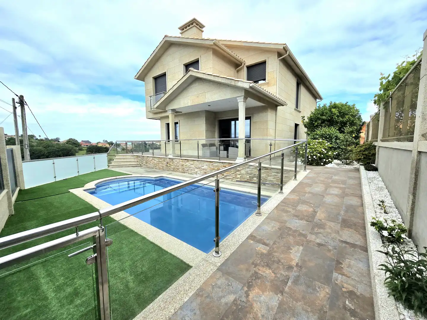 Piscina de Casa o xalet en venda en Vigo  amb Calefacció, Jardí privat i Terrassa
