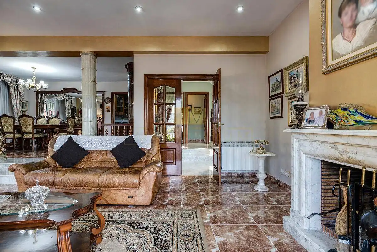 Sala de estar de Casa o chalet en venta en Vallirana con Aire acondicionado, Calefacción y Jardín privado