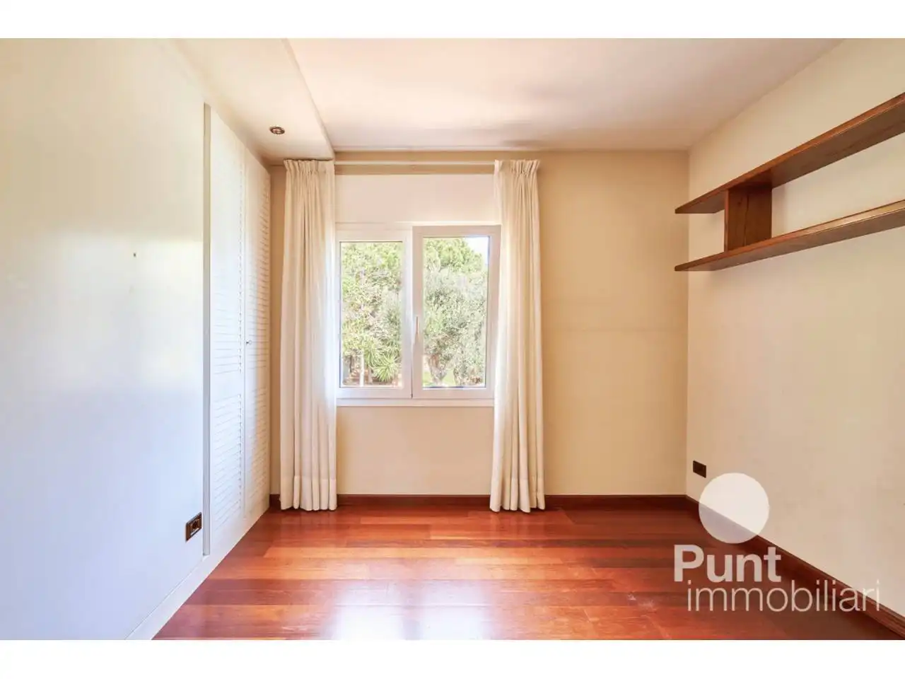 Habitación de Casa o chalet en venta en Premià de Dalt con Aire acondicionado, Calefacción y Jardín privado