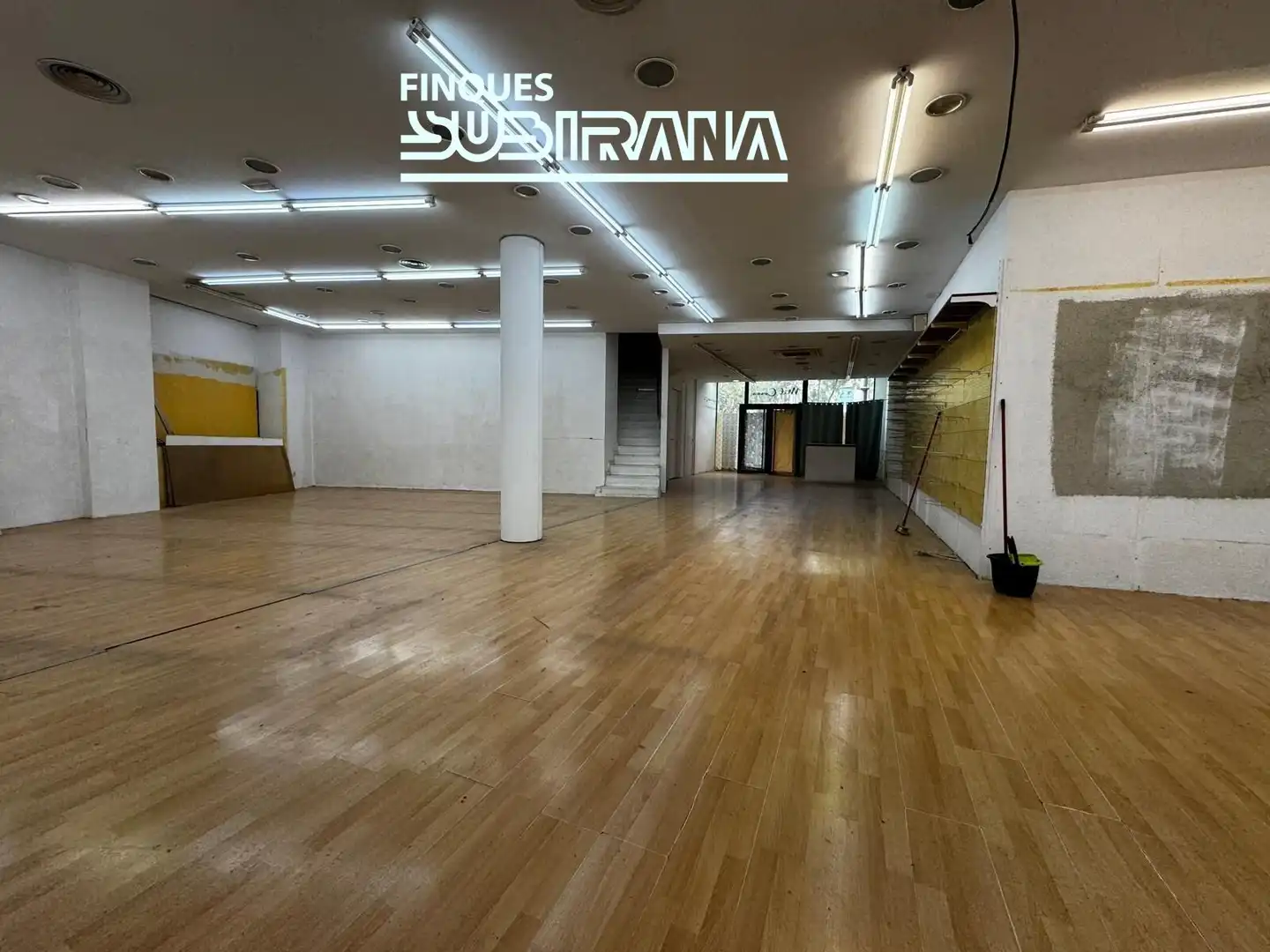 Business premises to rent in Centre