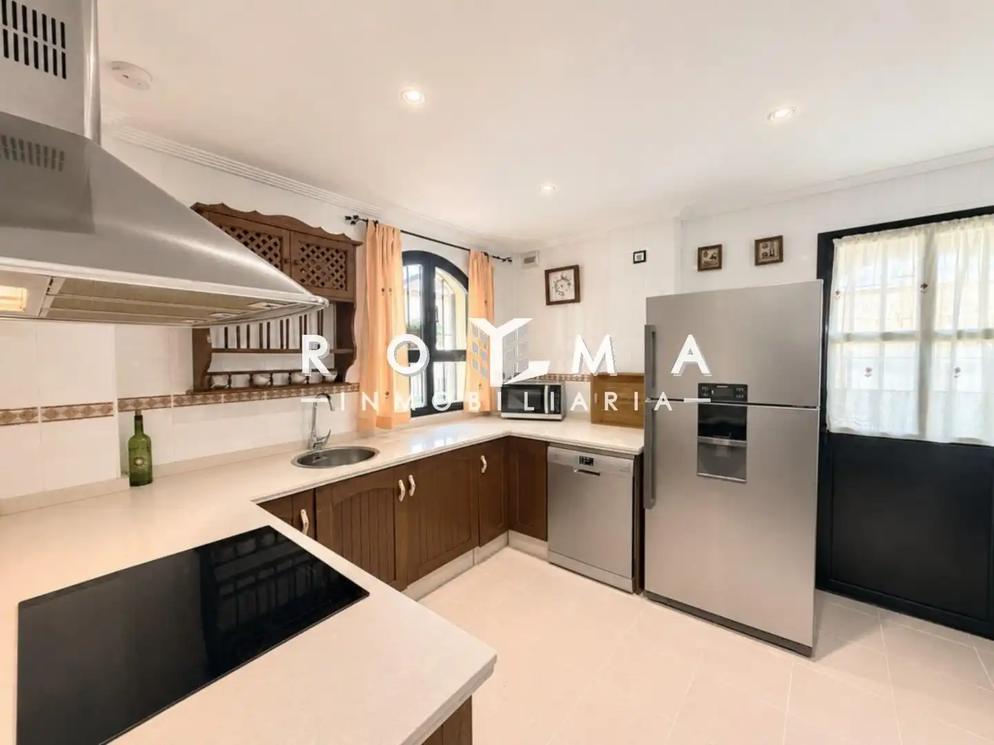 Cocina de Casa adosada en venta en Montequinto con Aire acondicionado, Jardín privado y Trastero