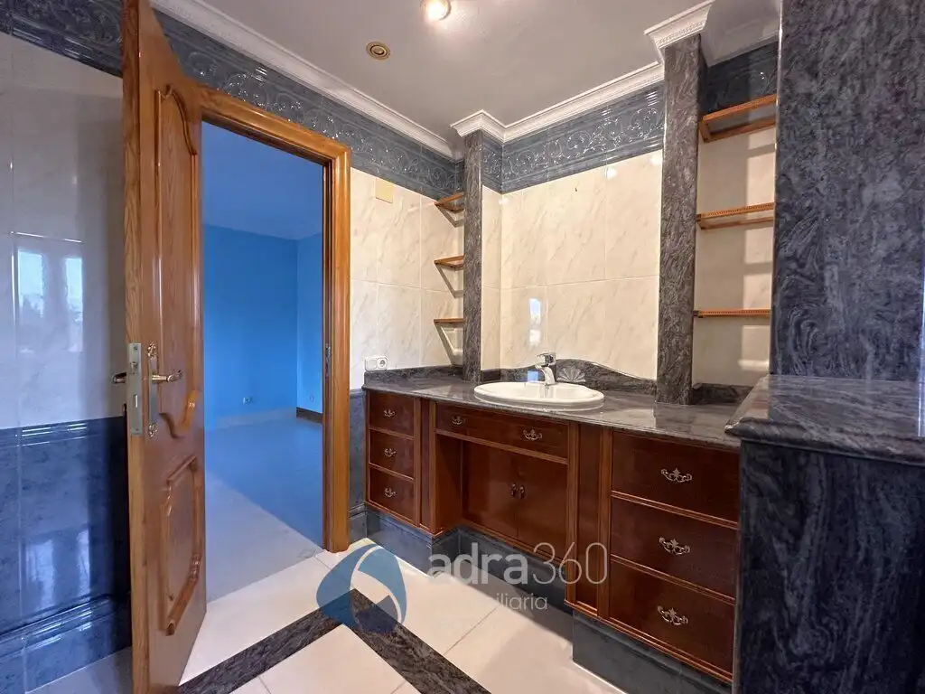 Bathroom of Houses for sale in Lardero  with Air Conditioner, Heating and Private garden