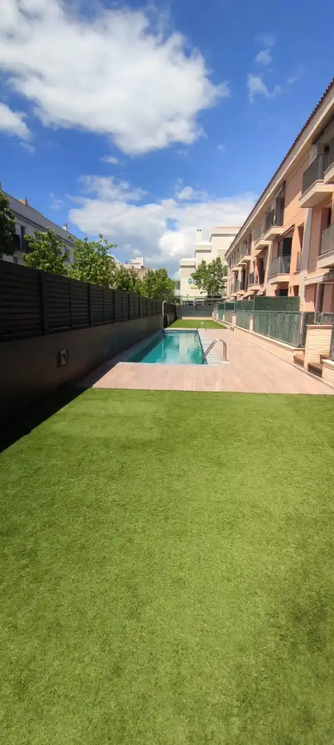 Piscina de Pis de lloguer en Palamós amb Aire condicionat, Calefacció i Moblat