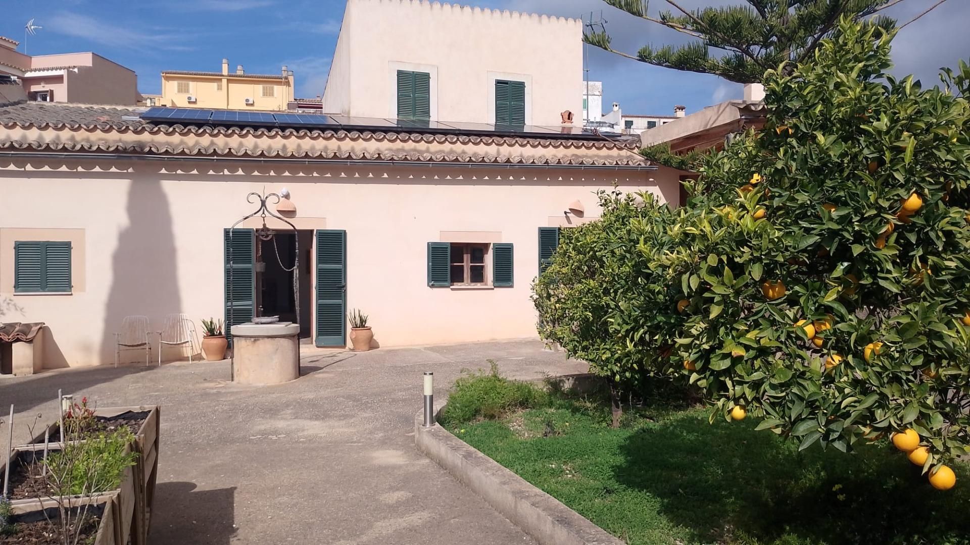 Vista exterior de Casa adosada en venda en  Palma de Mallorca amb Aire condicionat, Jardí privat i Terrassa