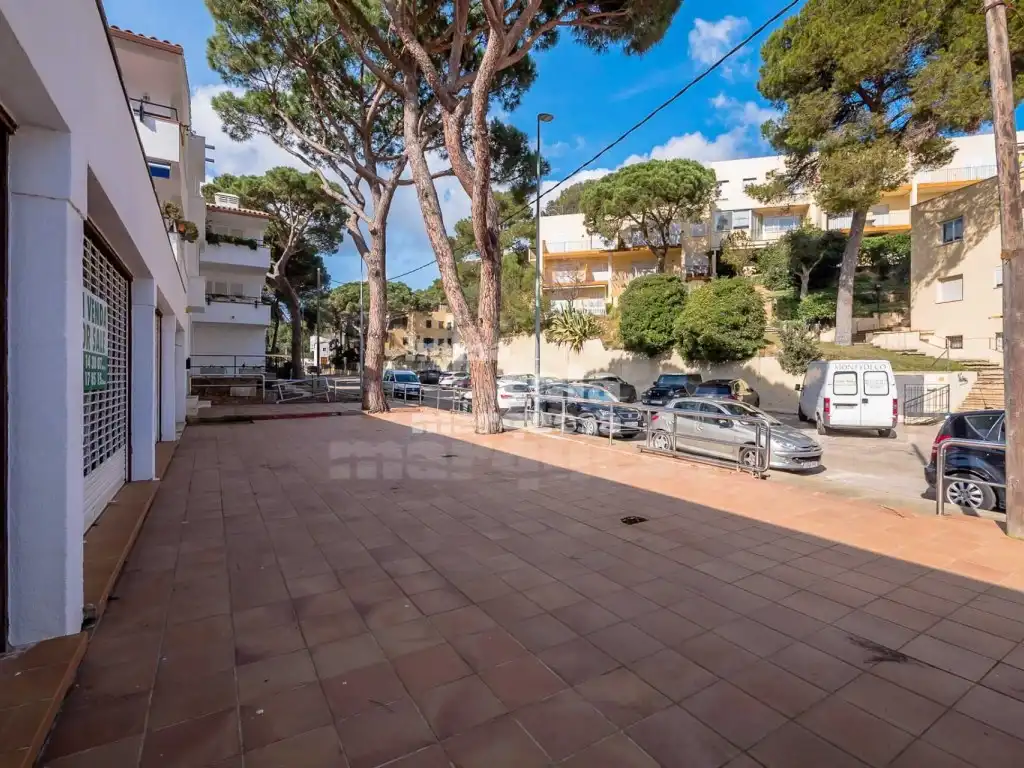 Vista exterior de Local en venda en Palafrugell