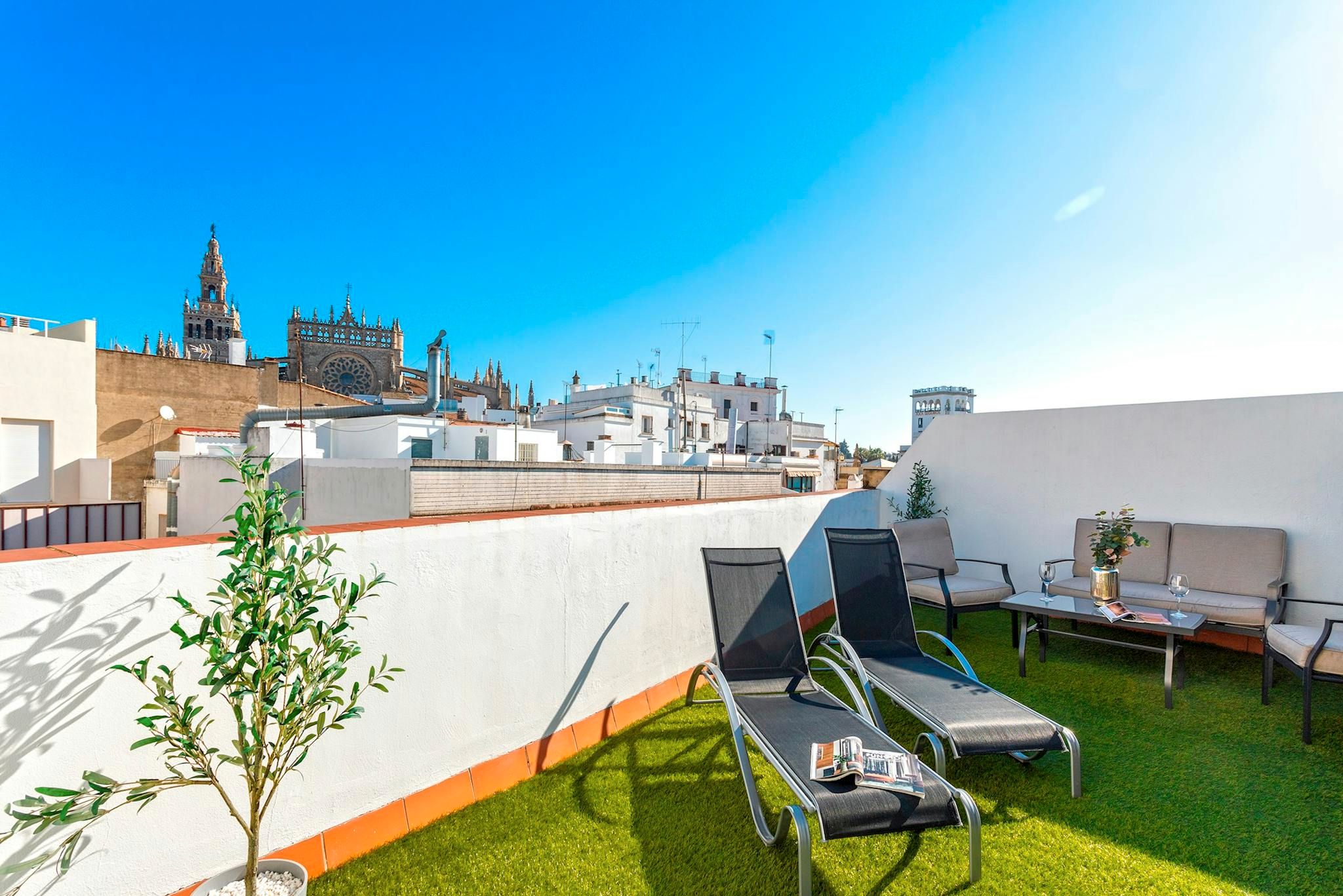 Terrace of Flat to rent in  Sevilla Capital  with Air Conditioner, Heating and Washing machine