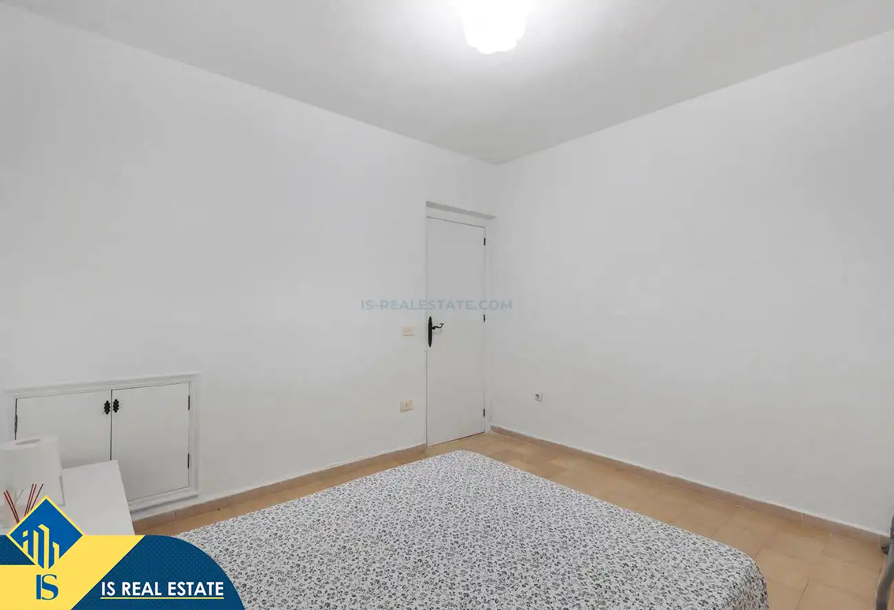 Einfamilien-Reihenhaus zum Verkauf in Torrevieja mit Klimaanlage, Heizung und Privatgarten