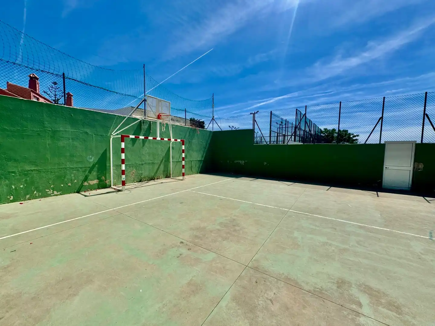 Parking de Casa adosada en venta en Fuengirola con Aire acondicionado, Calefacción y Terraza