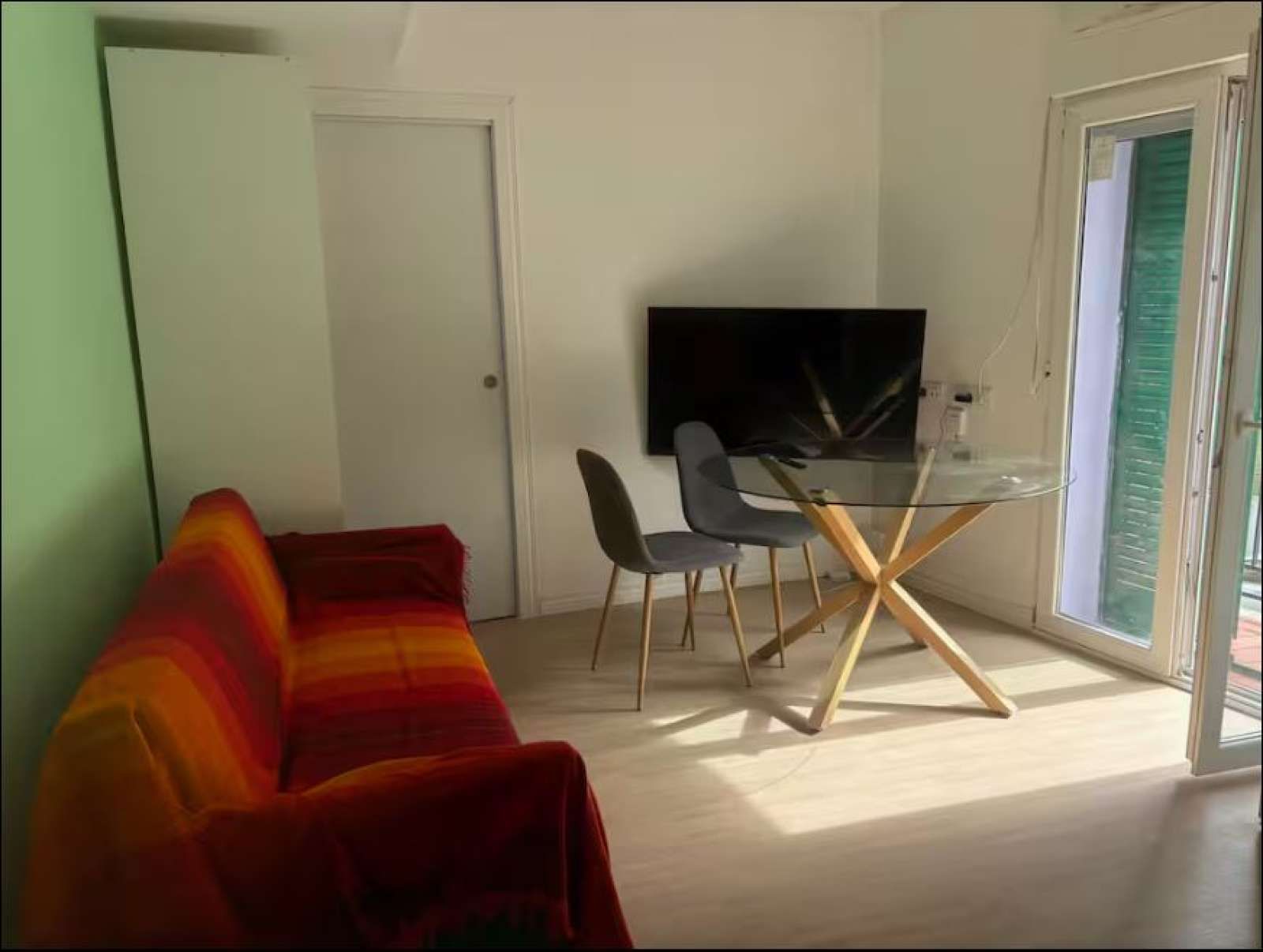 Sala d'estar de Apartament per a compartir en  Madrid Capital amb Aire condicionat, Terrassa i Moblat