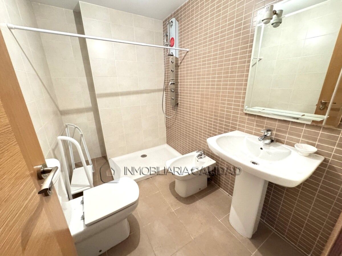 Bany de Pis en venda en Burgos Capital amb Calefacció, Terrassa i Traster