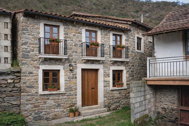 Casa adosada en Venta en Vilardevós