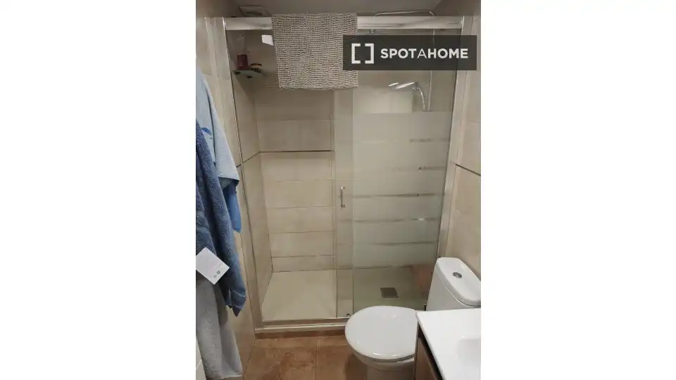 Baño de Piso para compartir en Valencia con Aire acondicionado, Calefacción y Terraza