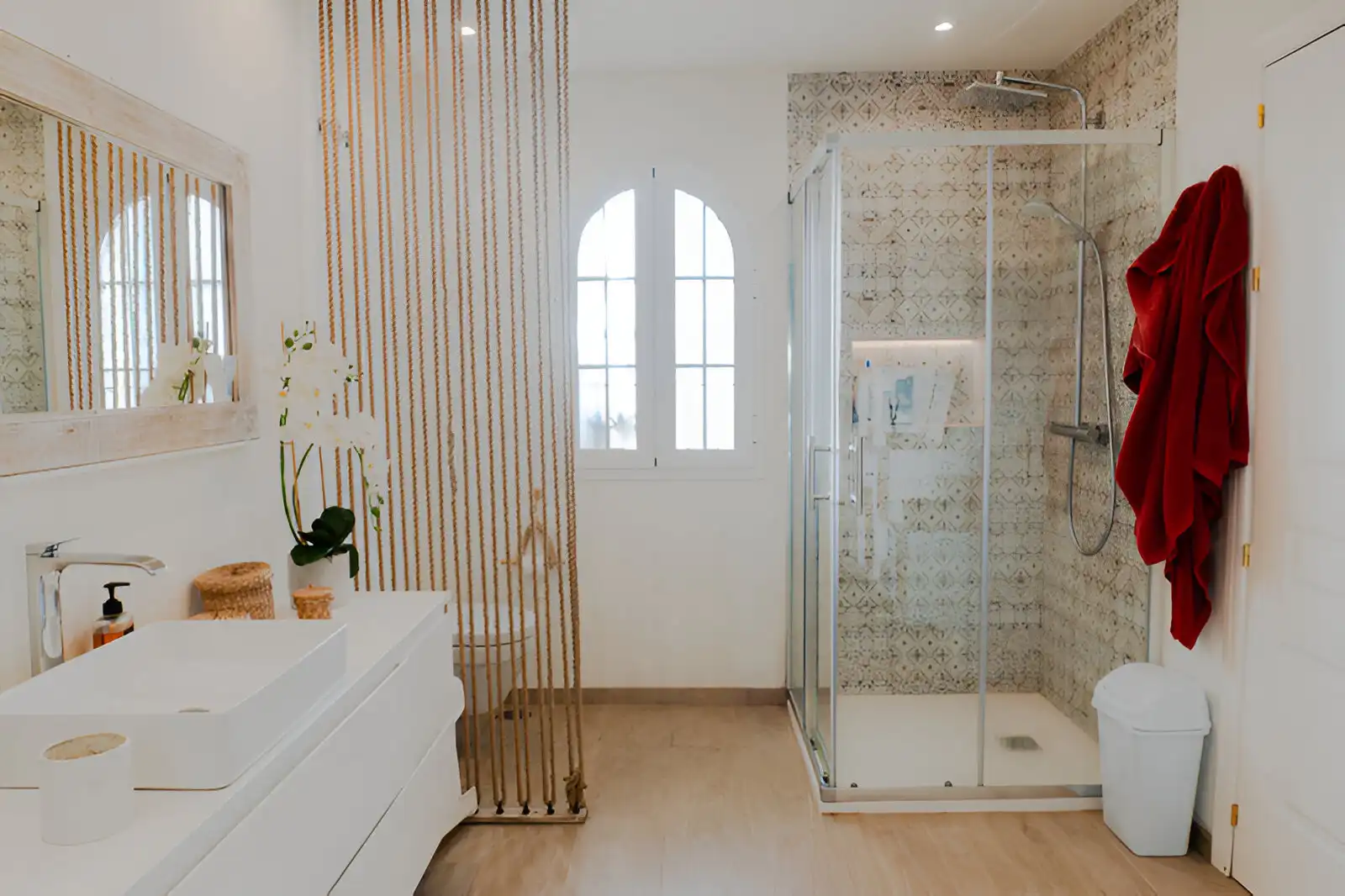Baño de Casa adosada en venta en Marbella con Aire acondicionado, Terraza y Piscina