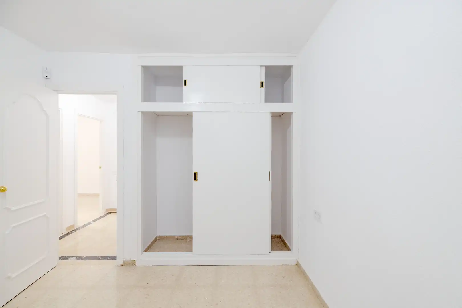Bedroom of Flat for sale in Marbella  with Terrace and Storage room