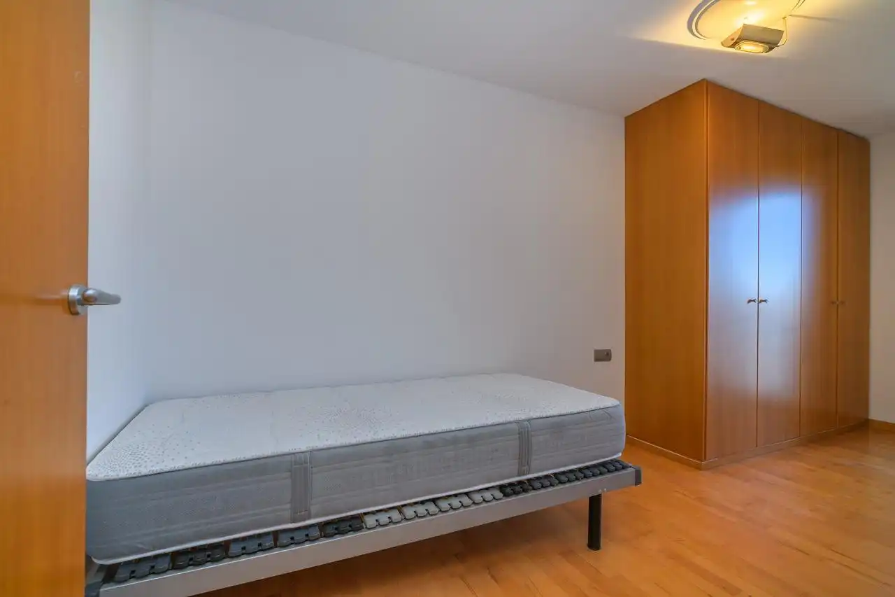 Bedroom of Duplexes for sale in Manresa  with Air Conditioner, Parquet flooring and Terrace