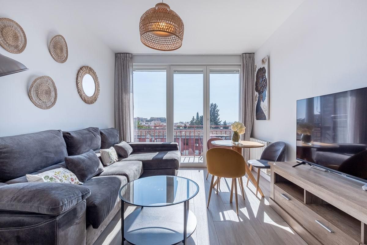 Living room of Flat for sale in  Granada Capital  with Air Conditioner, Heating and Parquet flooring