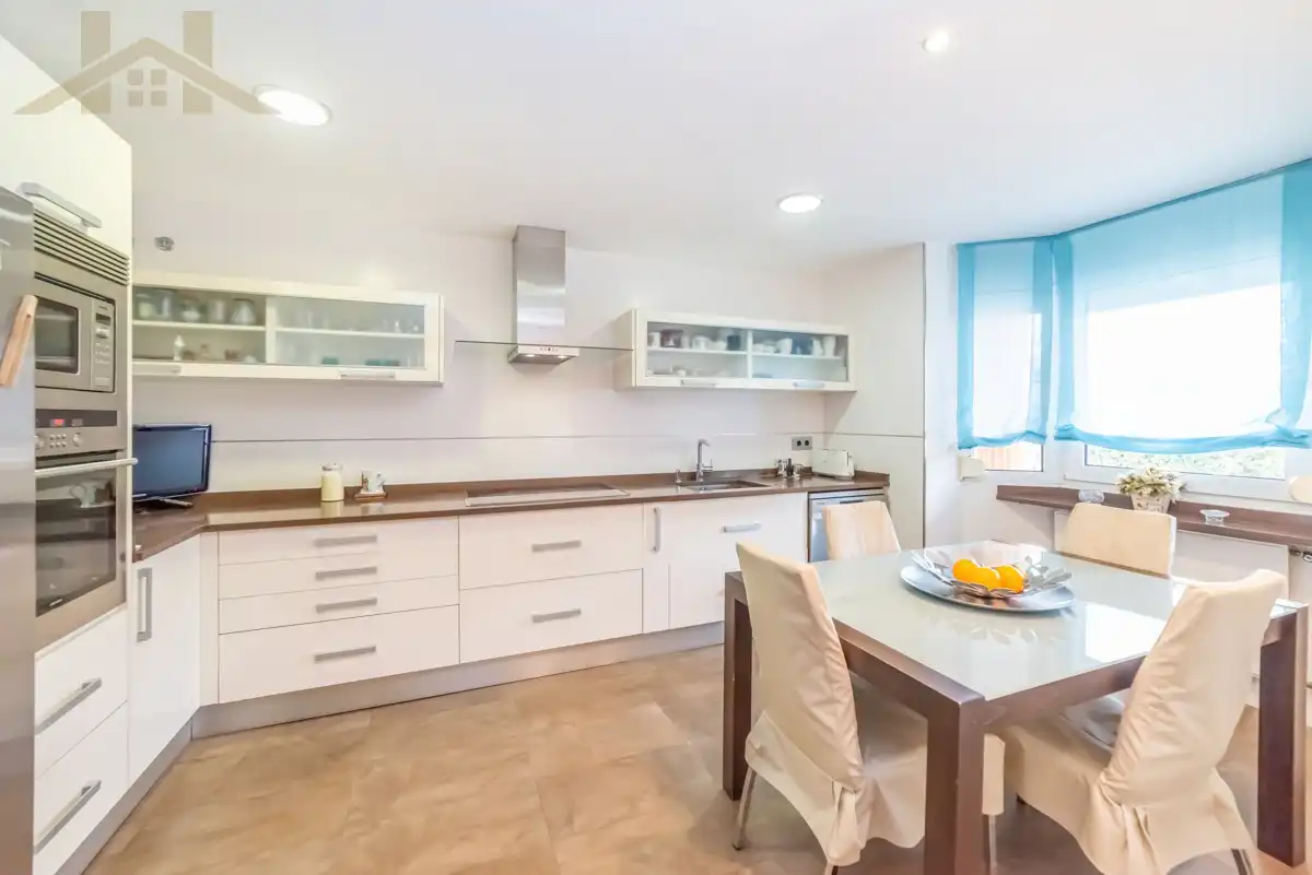 Kitchen of Houses for sale in Arganda del Rey  with Air Conditioner and Private garden