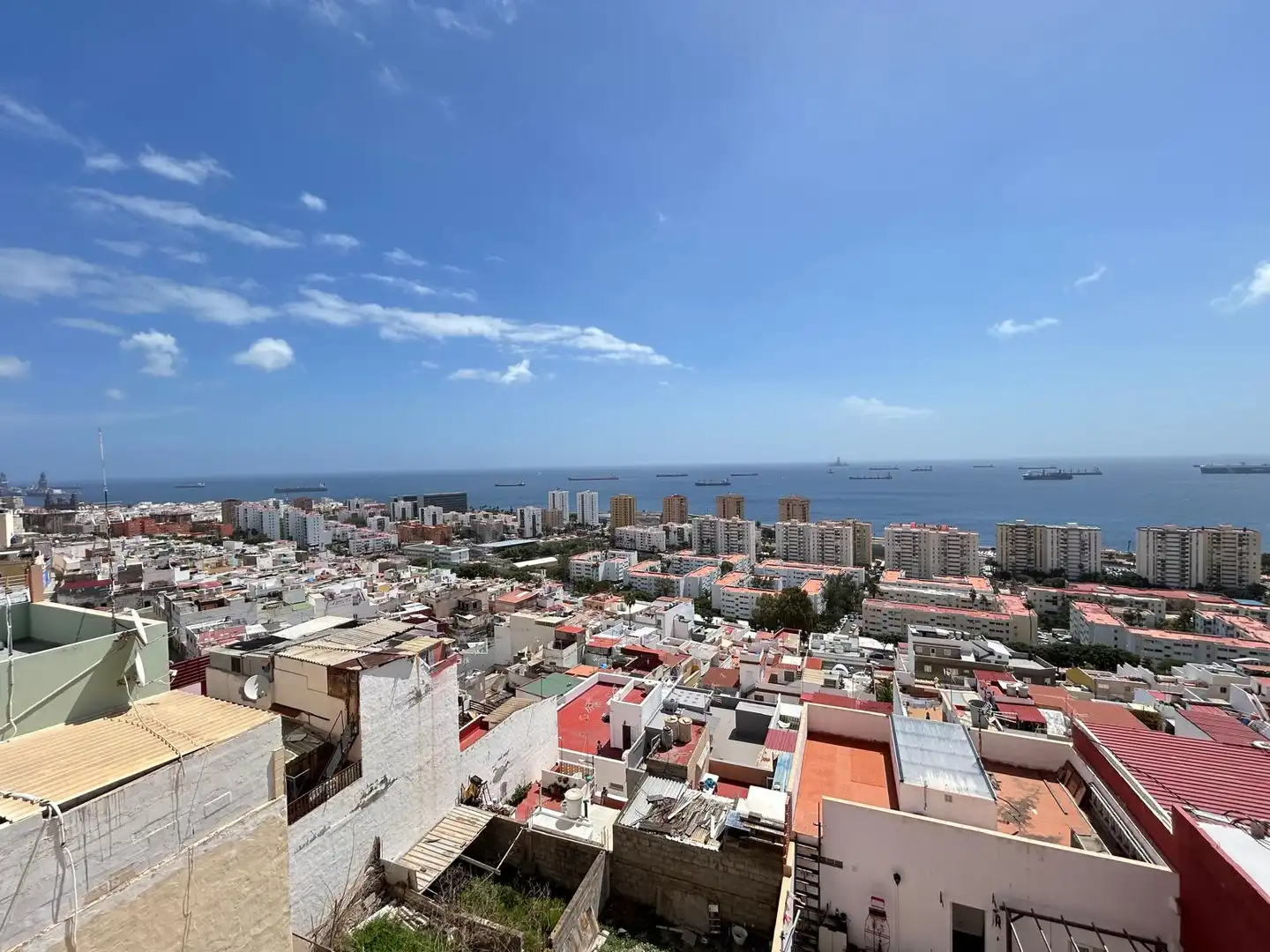 Vista exterior de Casa o xalet en venda en Las Palmas de Gran Canaria amb Terrassa i Moblat