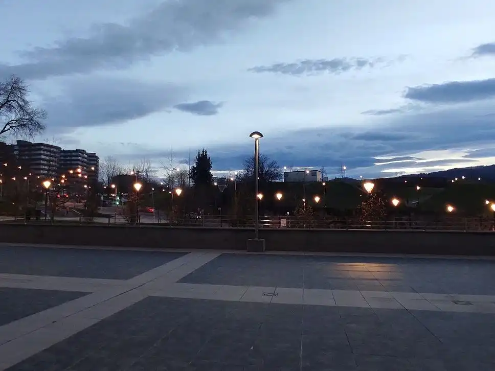 Vista exterior de Oficina de lloguer en Bilbao  amb Moblat