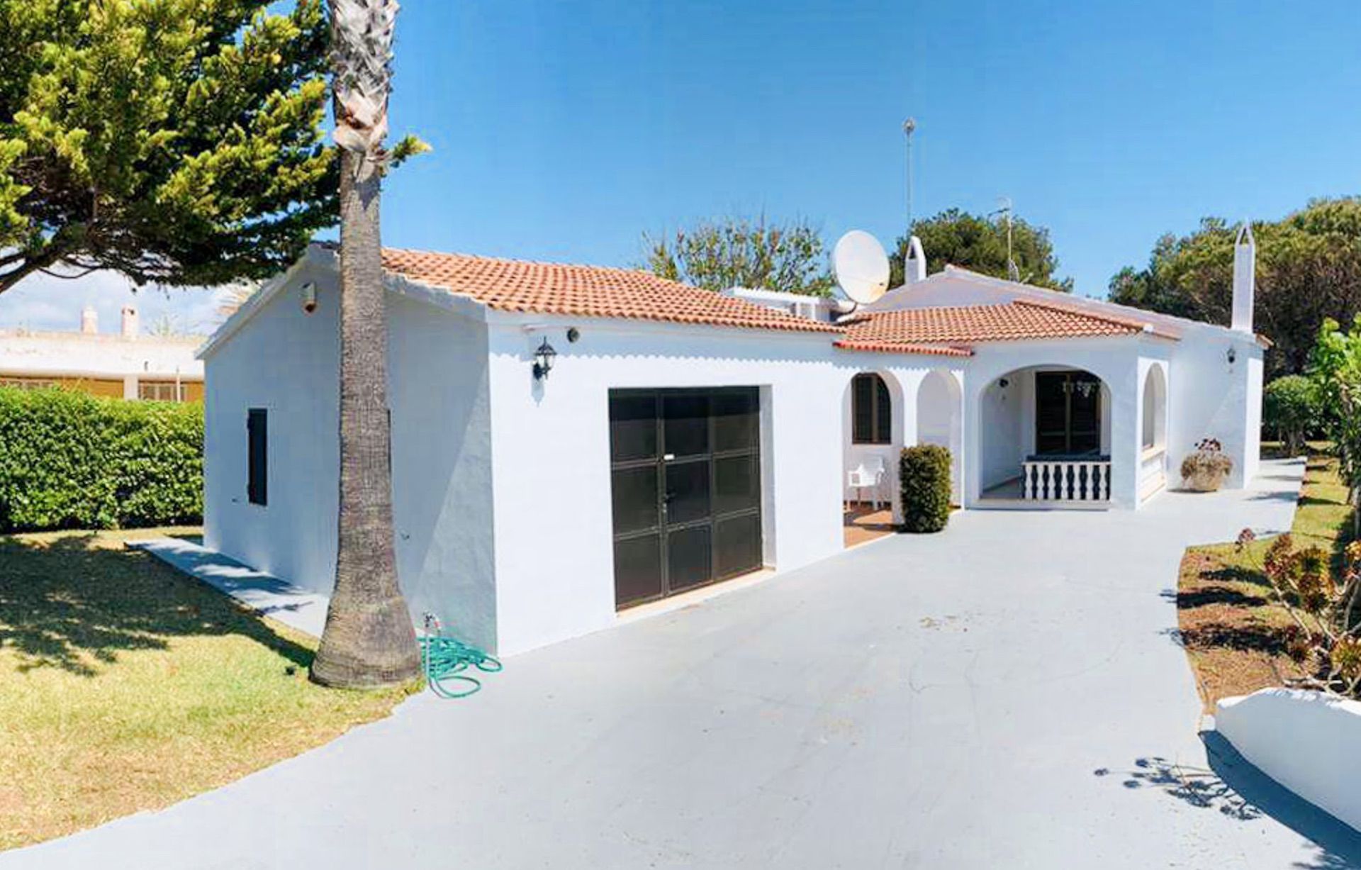 Vista exterior de Casa o xalet en venda en Ciutadella de Menorca amb Calefacció, Jardí privat i Piscina