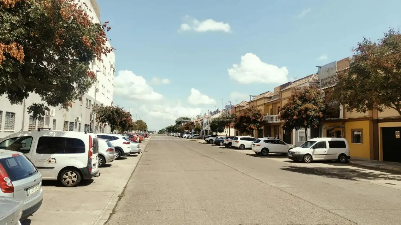 Vista exterior de Piso en venta en La Rinconada con Aire acondicionado
