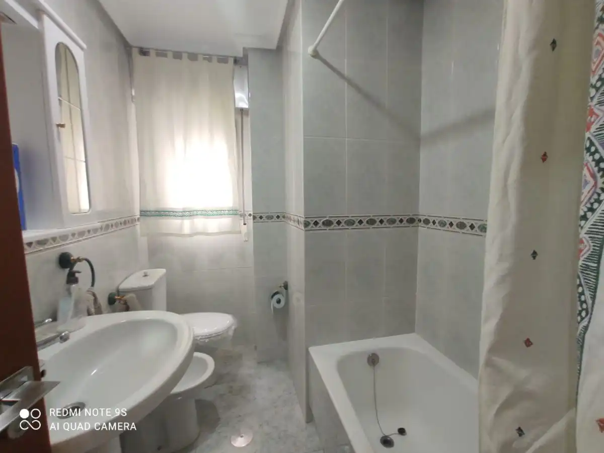 Badezimmer von Wohnung zur Miete in Jaén mit Möbliert