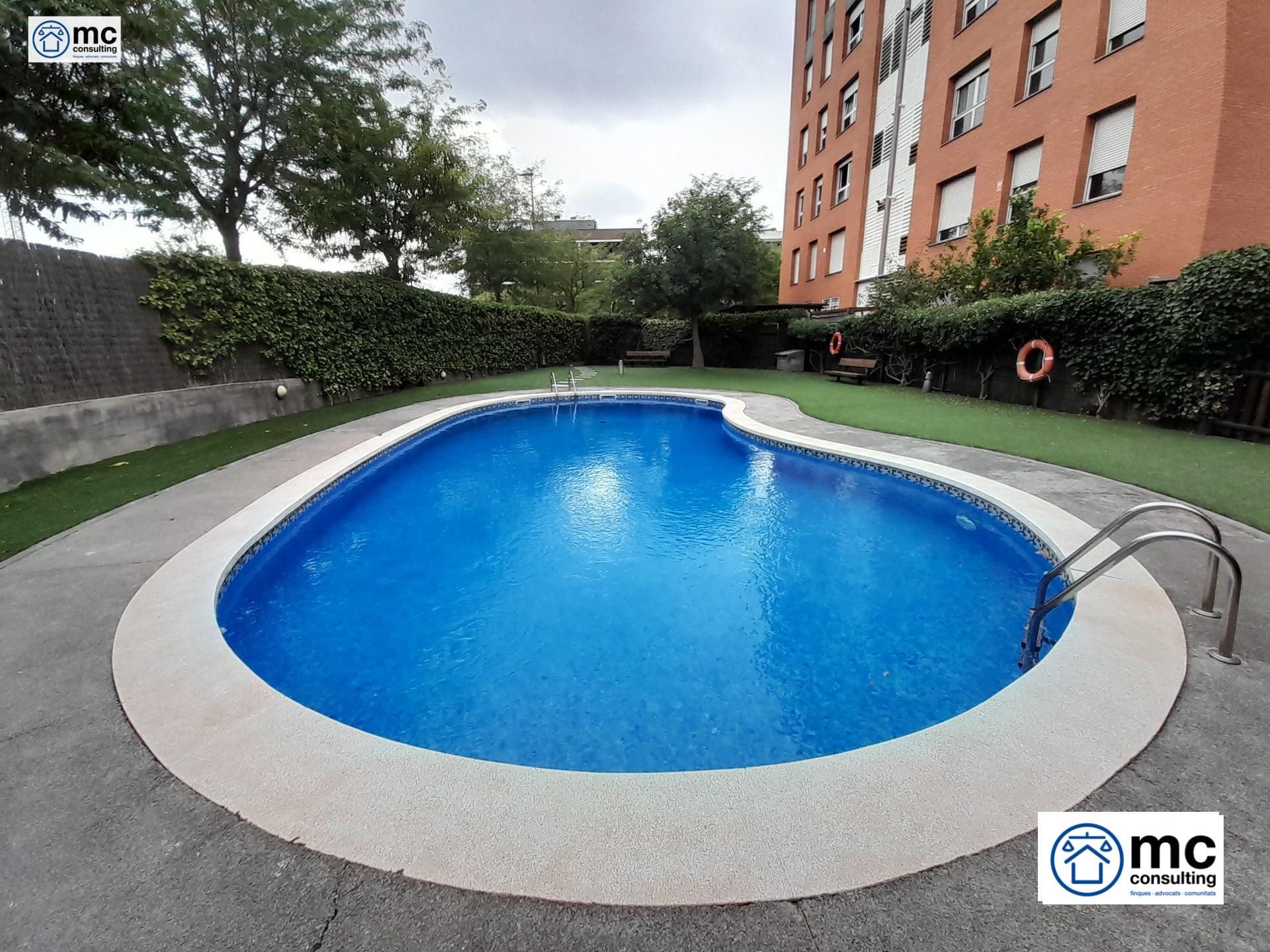 Swimming pool of Flat for sale in Sant Feliu de Llobregat  with Air Conditioner, Private garden and Parquet flooring
