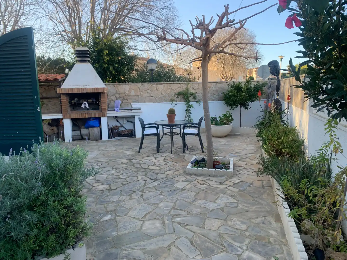 Terrasse von Einfamilien-Reihenhaus zum Verkauf in Torredembarra mit Klimaanlage, Heizung und Privatgarten