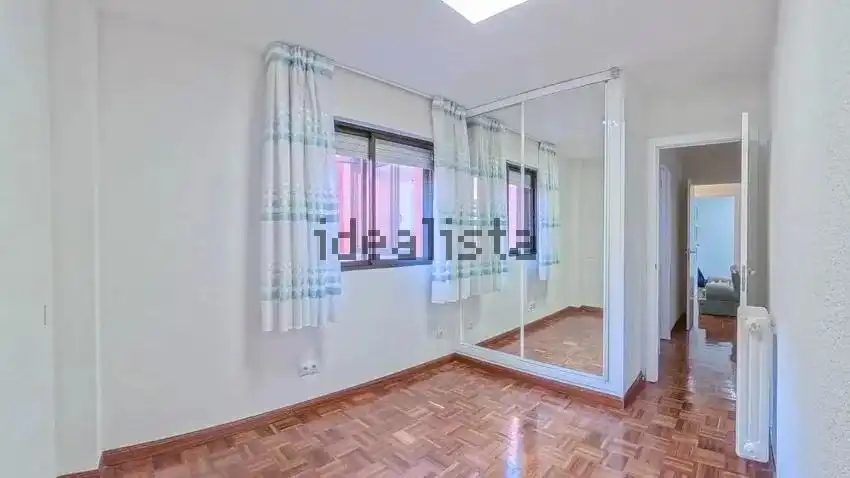 Bedroom of Flat for rent in Madrid  with Air Conditioner, Heating and Terrace