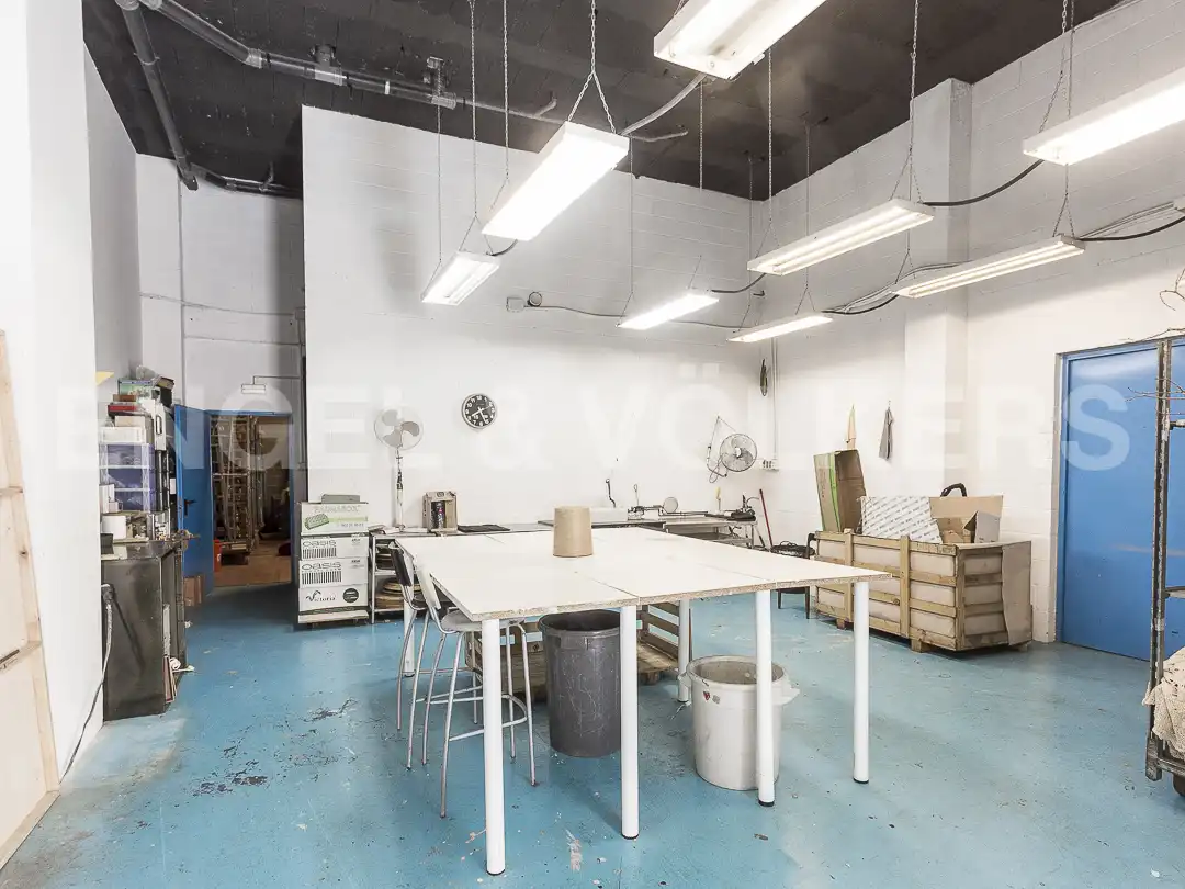 Nau industrial de lloguer en Sant Feliu de Llobregat