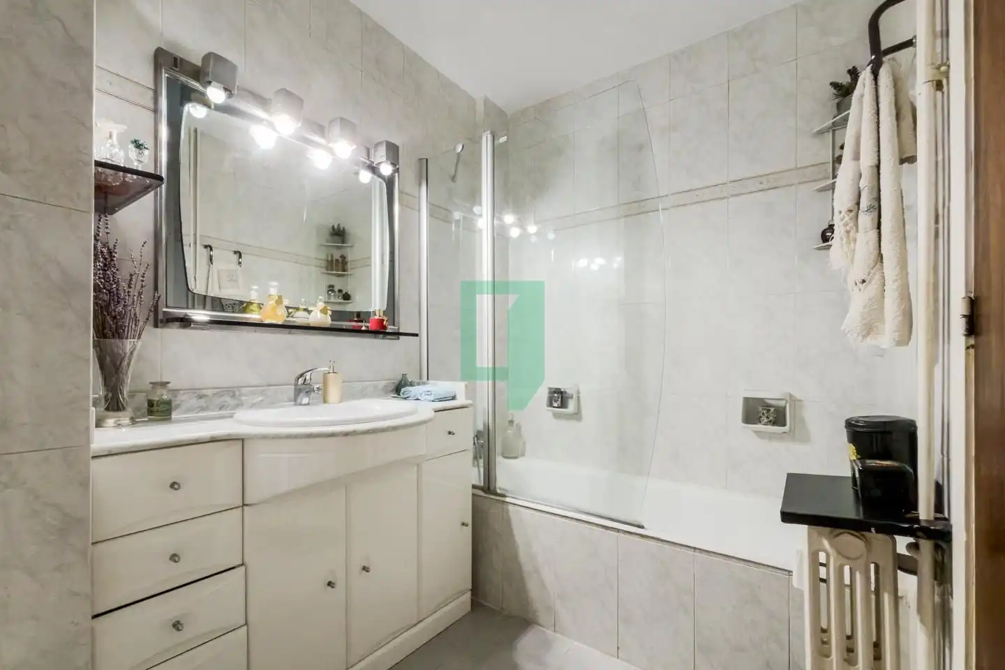 Baño de Piso en venta en Barcelona con Calefacción y Terraza