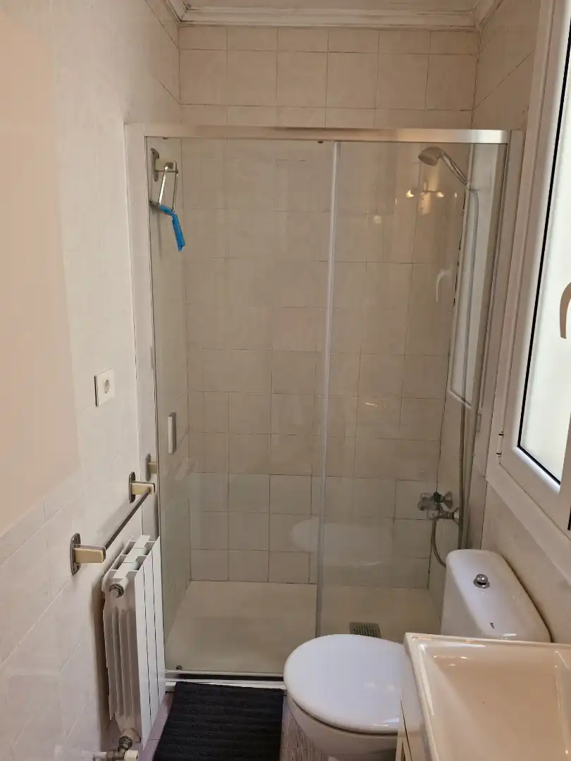 Baño de Piso de alquiler en Bilbao  con Calefacción, Parquet y Trastero