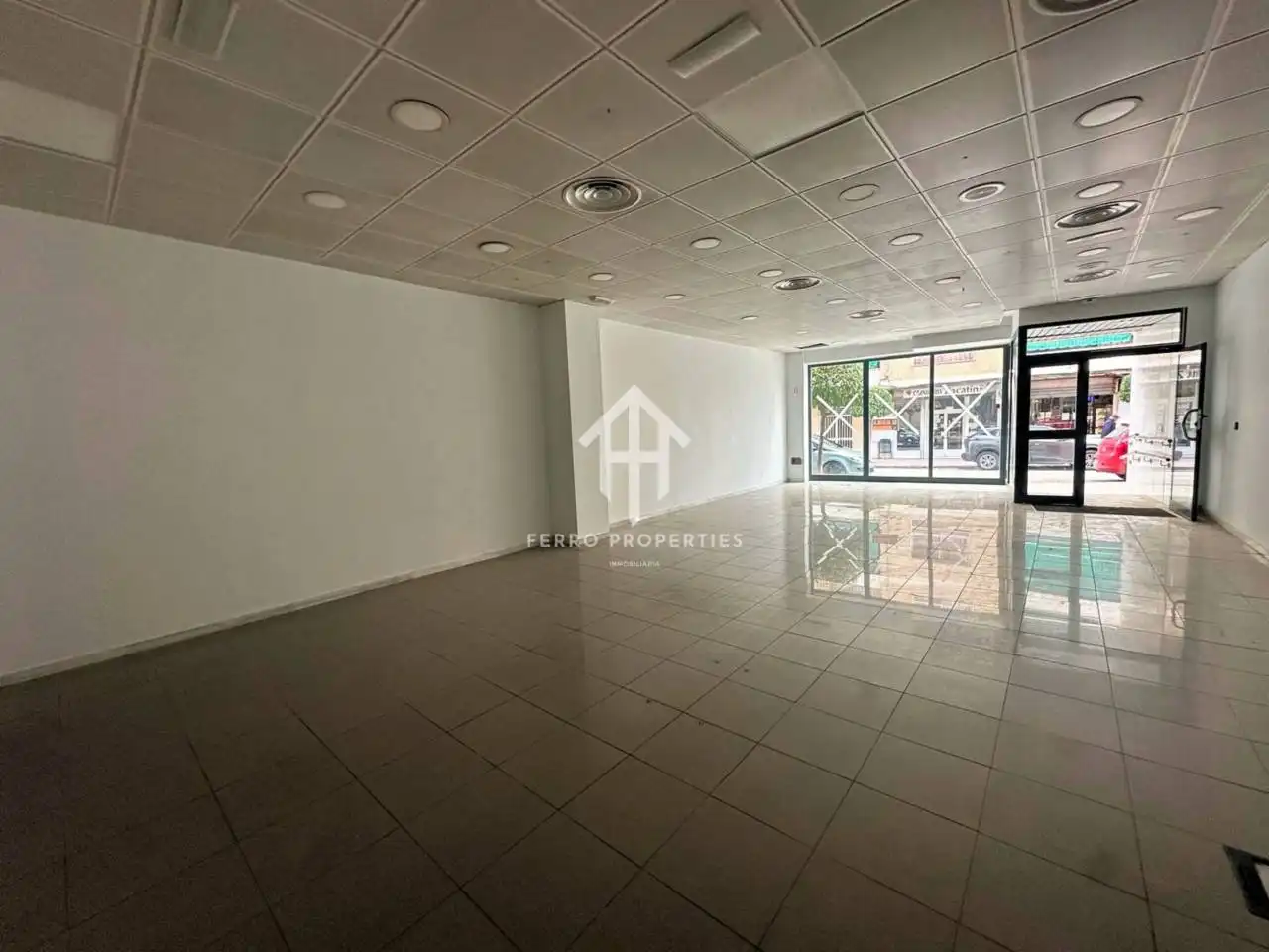 Locale commerciale in affitto a Avenida Ángeles