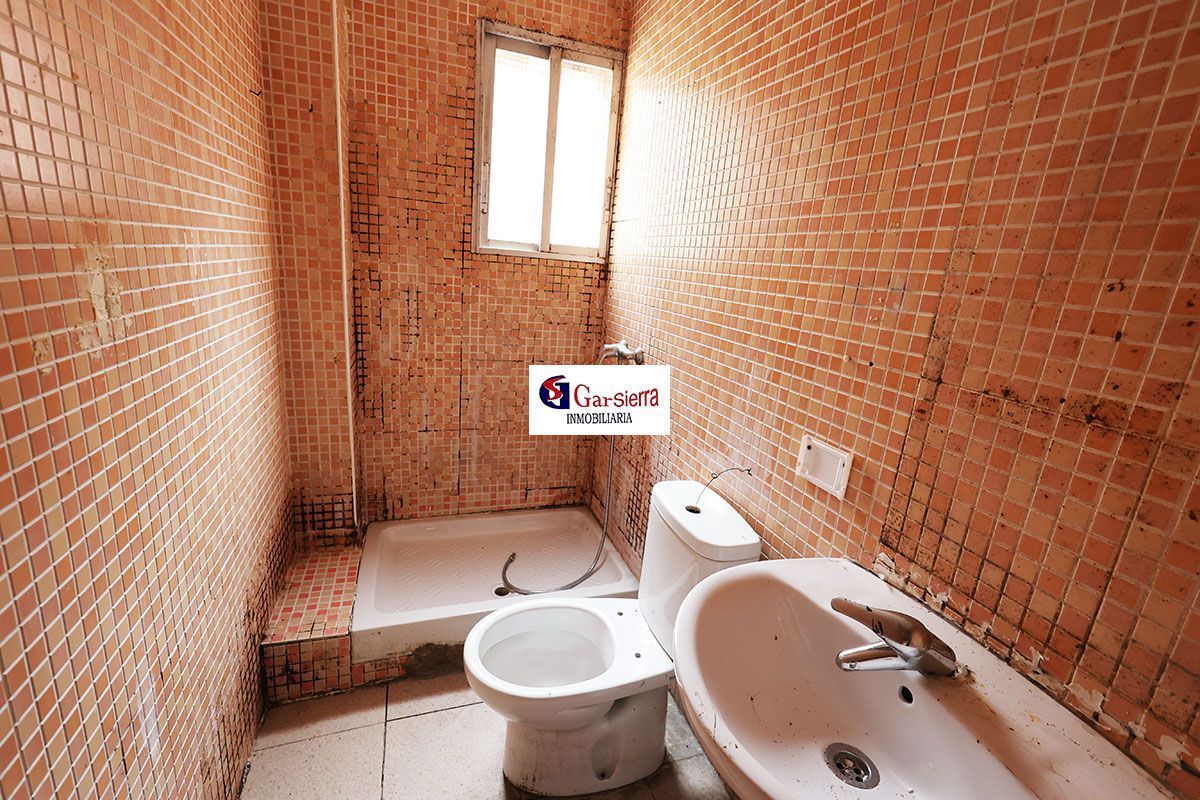 Bathroom of Flat for sale in  Madrid Capital  with Heating and Storage room