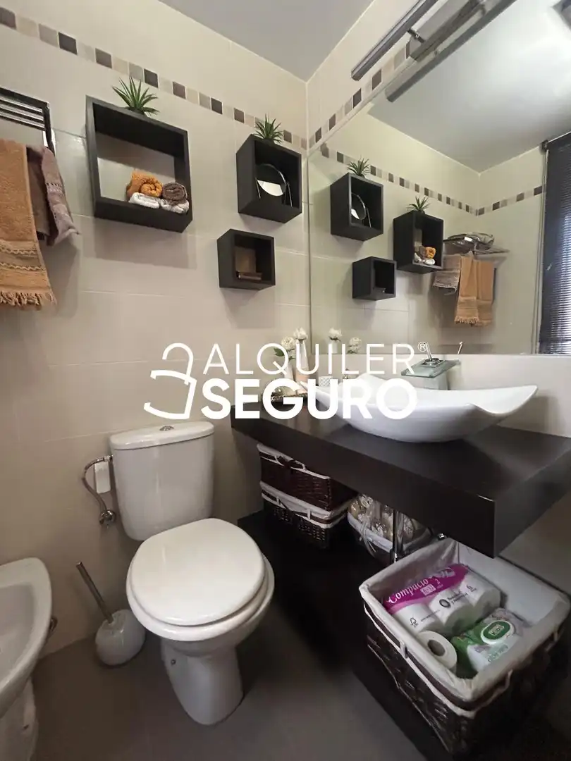 Baño de Ático de alquiler en Las Gabias con Calefacción y Amueblado