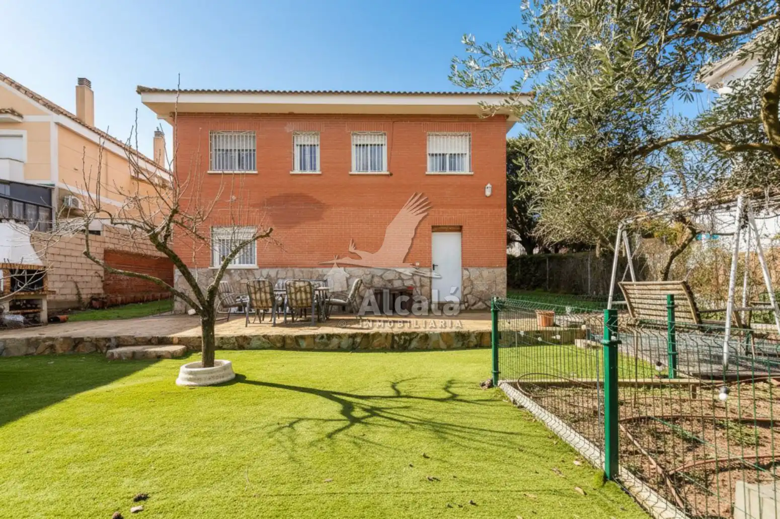 Vista exterior de Casa o chalet en venta en Torrejón del Rey con Calefacción y Piscina