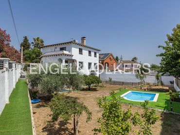 Casa con piscina en venta en Els Masos - Els Garrofers